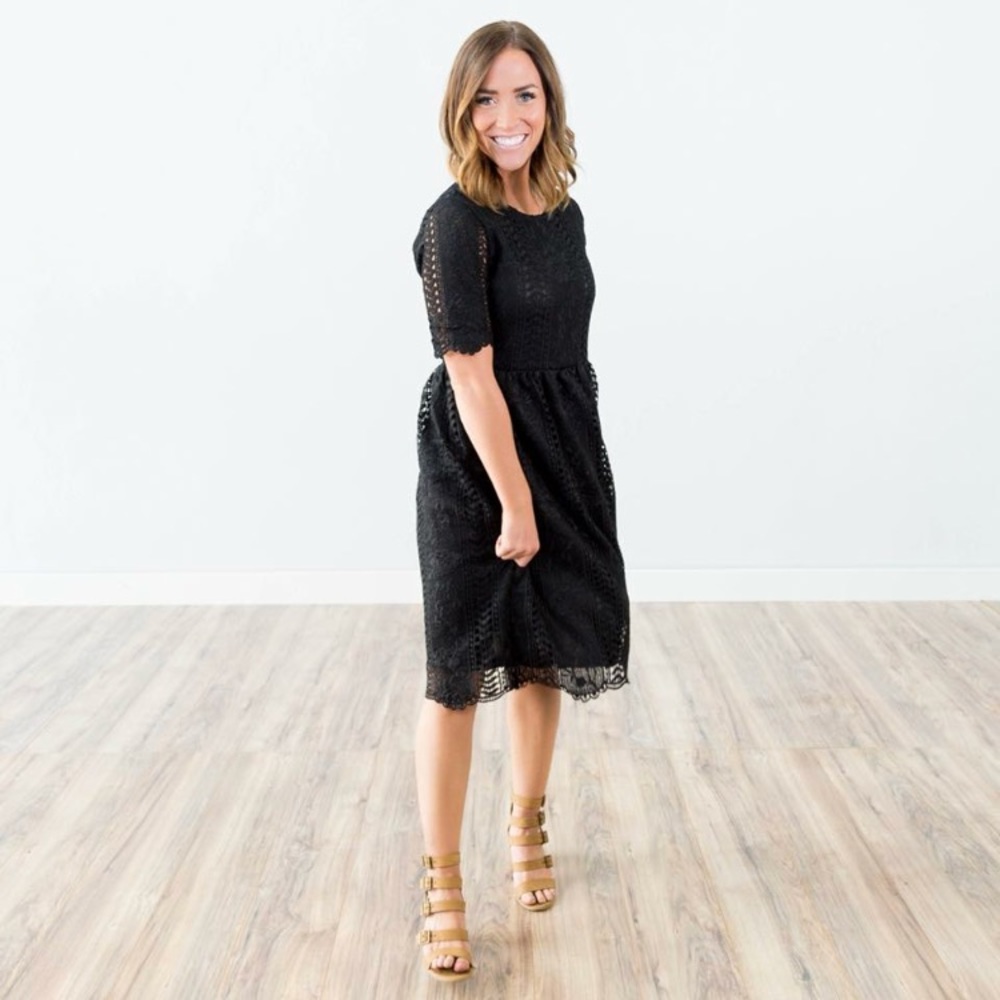 HOST PICK!!!🎉🎉🎉Black lace mid-length dress